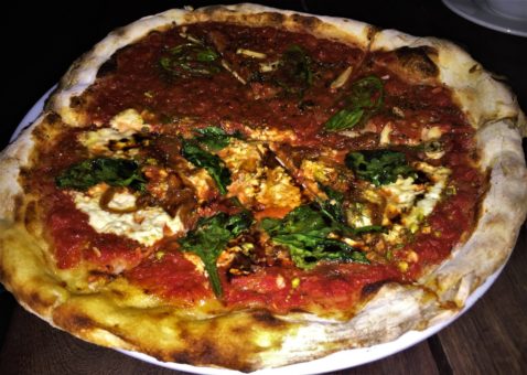 Delicious vegan pizza from Café Zorba, El Poblado